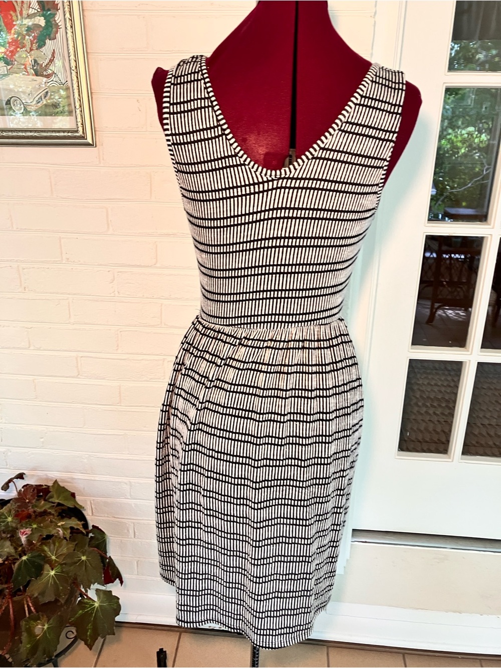 Caution To The Wind Black and White Women’s Dress Large - Picture 4 of 7
